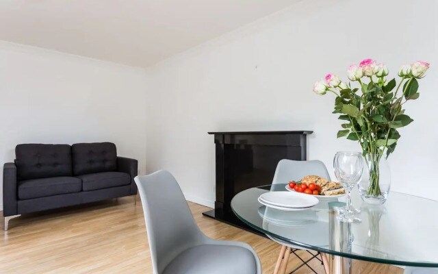 2 Bedroom Flat In Hammersmith Near The Thames