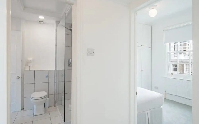 Sophisticated 2-bed, 2-bath apt in Chelsea