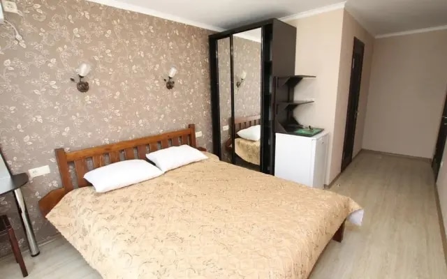 Santa-Fe Mini Hotel