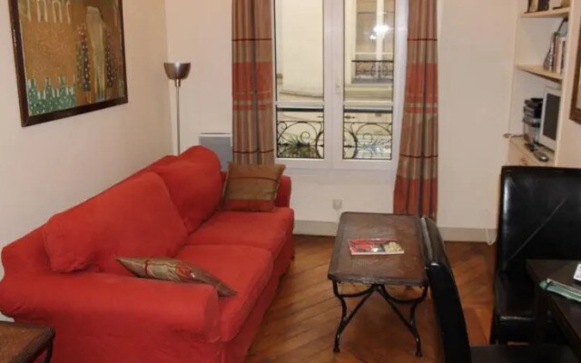 Verneuil-Ten Apartment