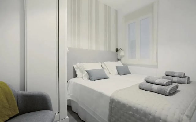 Near Reina Sofía Museum. 6pax. 2bedrooms. Reina Sofia III