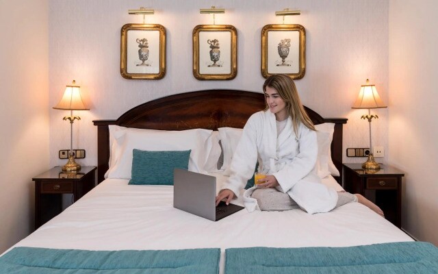 Отель Sercotel Gran Hotel Conde Duque