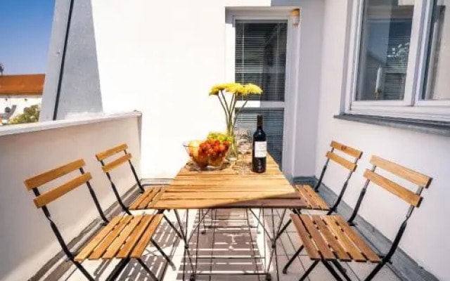 HOME ALONE 5BR+3BATH Penthouse in center of Prague