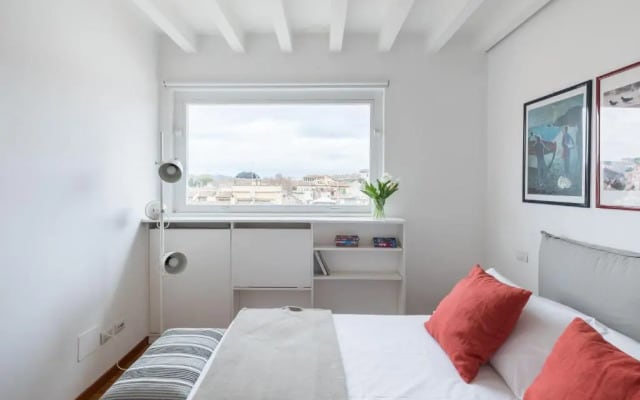 Amazing penthouse with private terrace in Trastevere