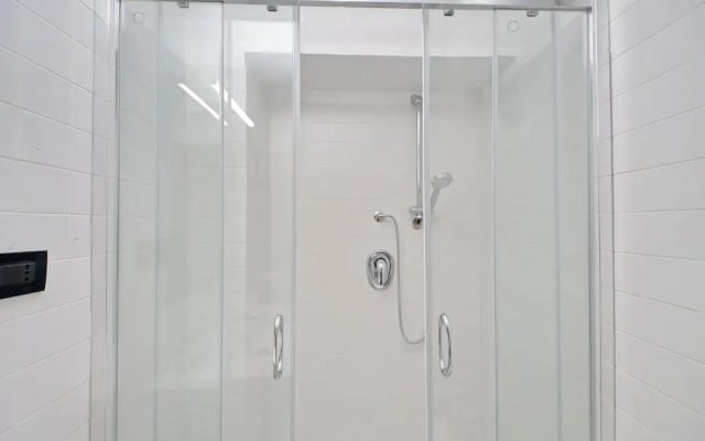Giuliana Giant Apartment