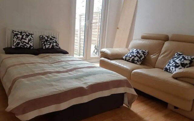Convenient Catford Apartment