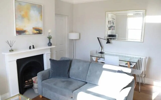 Decorated 1 Bedroom Flat in Wimbledon