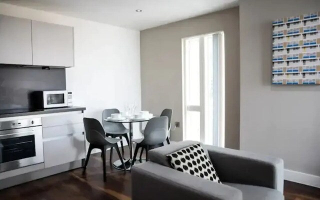 OnPoint -Spacious 2 Bedroom Apt With Parking/Balcony