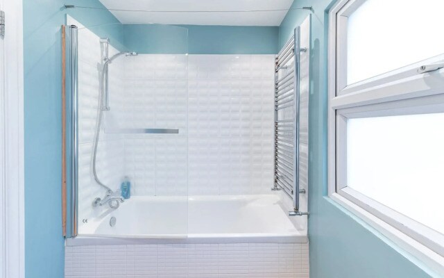 Stylish Shepherds Bush Flat