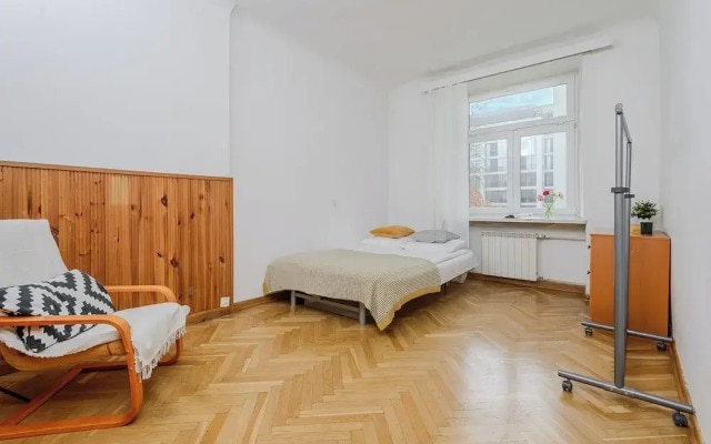 ShortStayPoland Szara B170