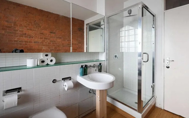 Characterful Double Bedroom in a Converted Warehouse Shoreditch