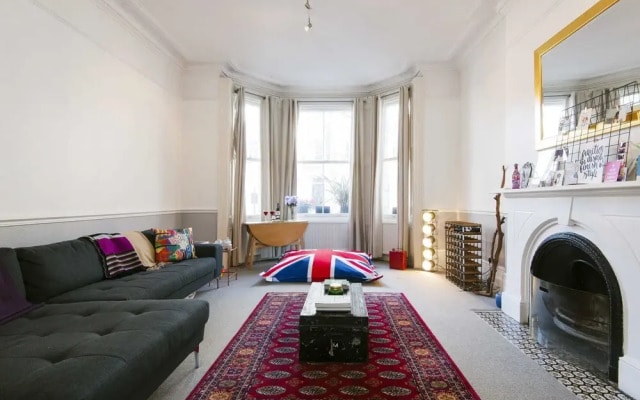 Bright Marloes Road Abode - CNRO
