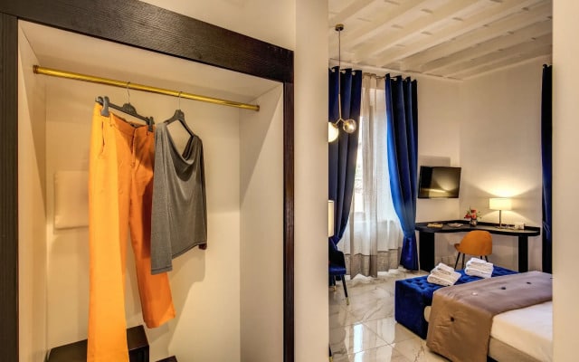 Little Queen Pantheon Residence