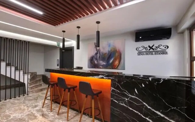 Room-luxury Suite Hotel Room