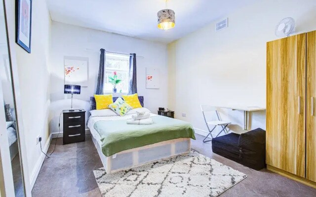 Luxury Ensuite Double Room Close to Central London