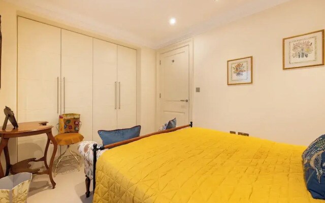 Large 3-bed 5-guest 1841 Duplex House Paddington