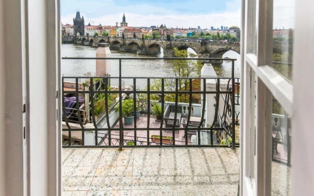 Residence Charles Bridge