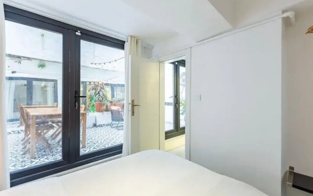 Flat 5 Min to Taksim With Backyard in Cihangir