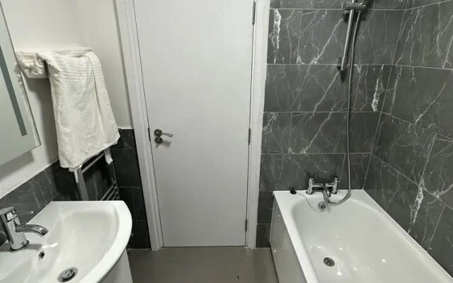 Lovely 1-bed Studio Near Canary Wharf, London