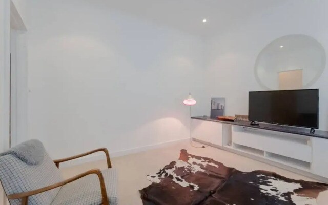 2 Bedroom House in Kensal Green