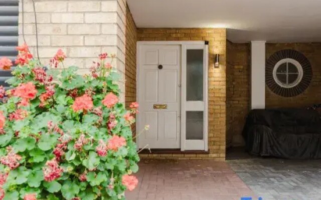 Modern Tower Bridge 3BR House