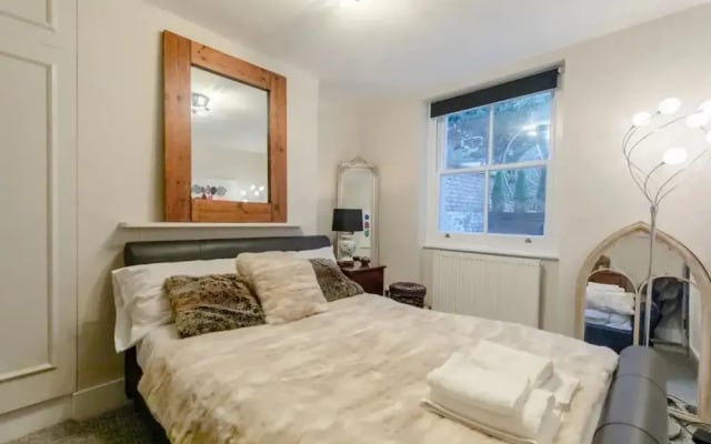 Spacious 1 Bedroom Garden Flat Near King's Road