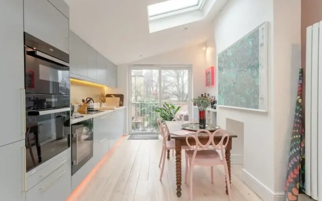 Stylish 2 Bedroom Apartment in London