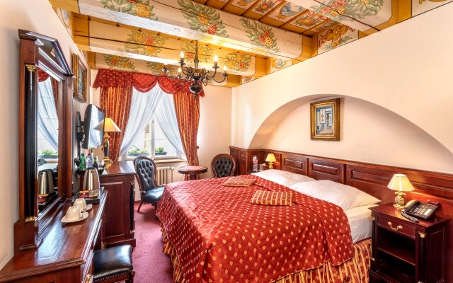 Hotel U Zlatého Stromu Prague by BHG