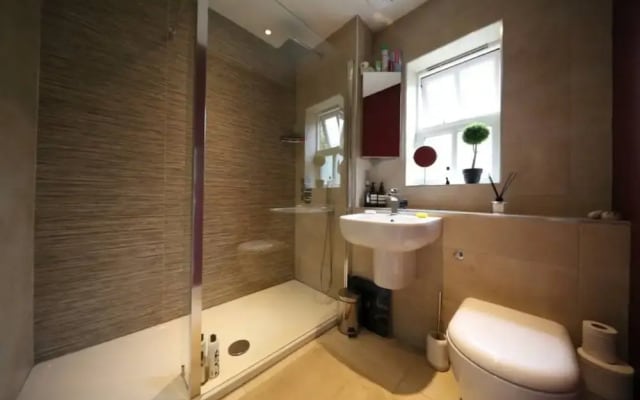 Luxurious 2 Bedroom House With Garden