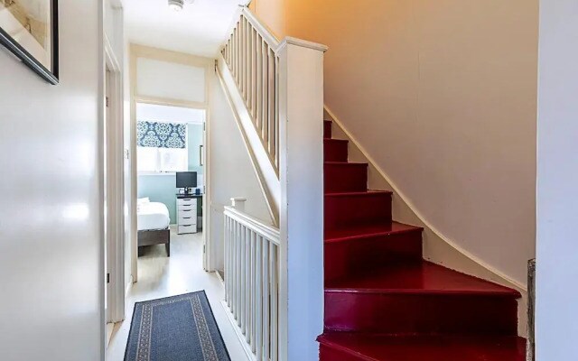 Stylish Spacious 3-bed Home in Vibrant Bow