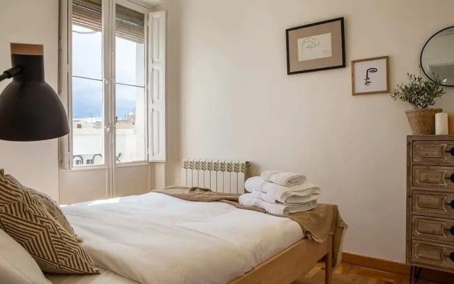 Beautiful 4 Bed 2 Bath Apt in Salamanca