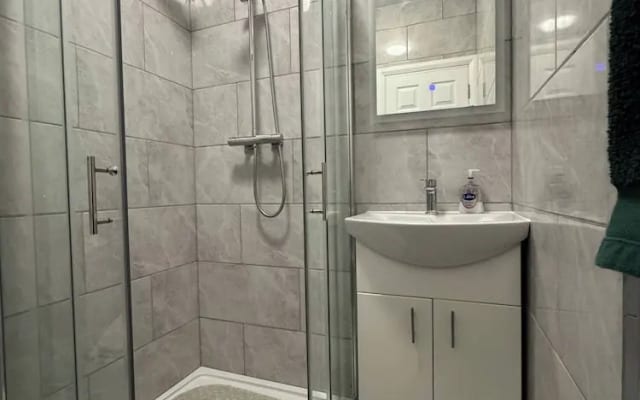 Charming Wallington Apartment With Hot Tub