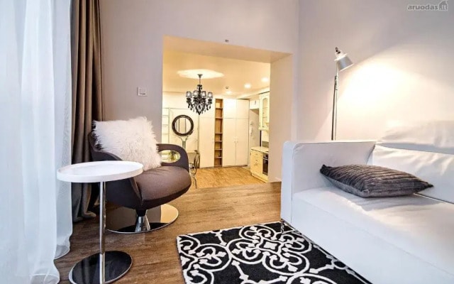 Majestic 1BD Old Town Apartment by Hostlovers