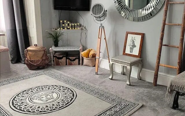Commodious Studio Apartment in Westfield