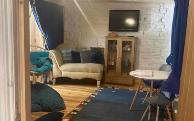 2 Bed-sleeps 3-dog Friendly-garden-riverside