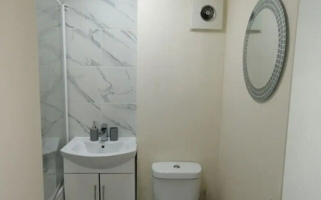 London's Calling U! A Lovely 2 Bedhome Sleeps 1-5!