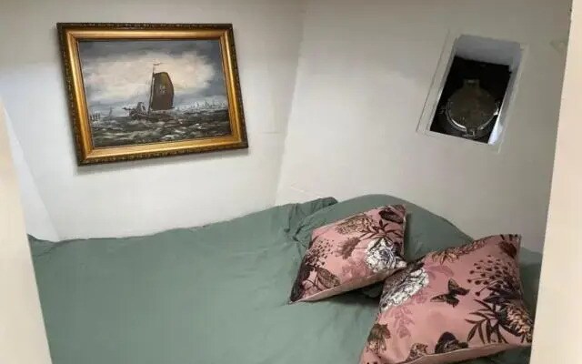 Romantic Houseboat