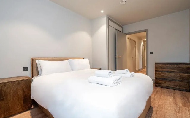 Spacious Flat in North London