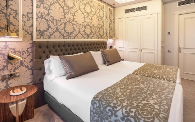 Catalonia Las Cortes Hotel