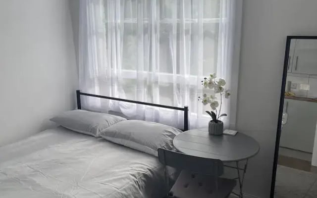 Charming Studio in London - 1 Person Only