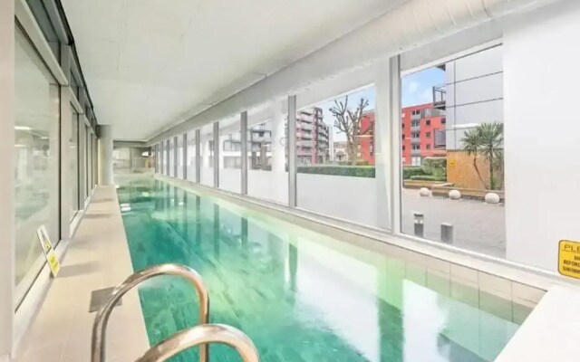 1br-4guests-pool-gym-parking-neargreenwich