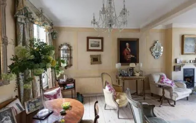 Hurlingham Bed  Breakfast