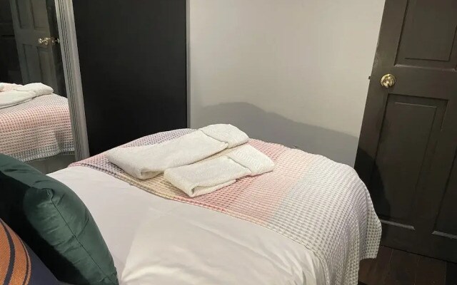 Stepney Green Gated Area with Parking & Garden