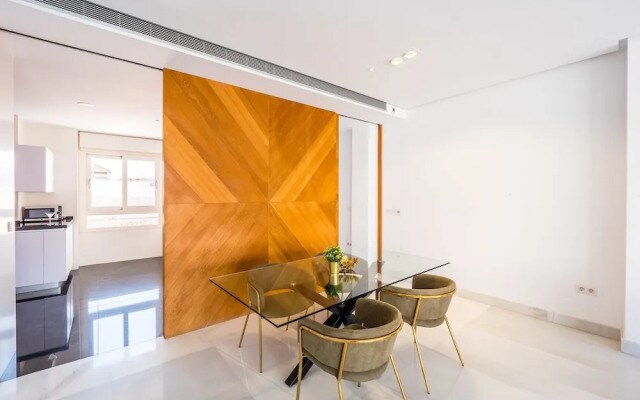 Central Sunny Penthouse Premium Apt