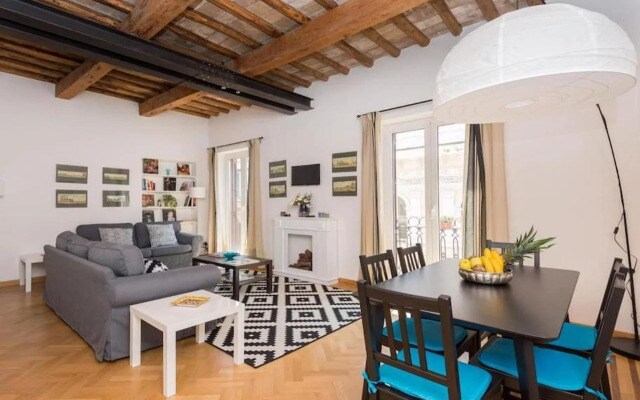 RSH Trevi Fountain Luxury Apartment