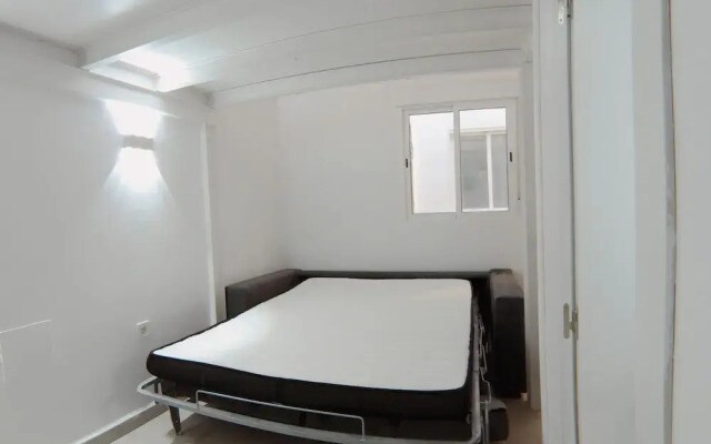 Duplex con cama de 135cm, A/C. WiFi metro Plaza Eiptica