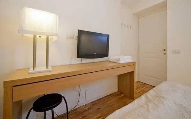 Apollo Apartment