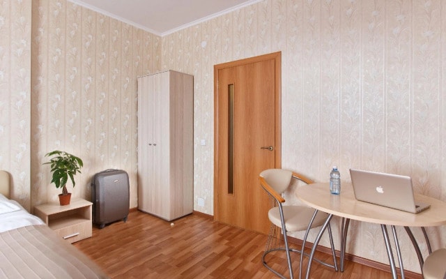 Red 13 Hostel
