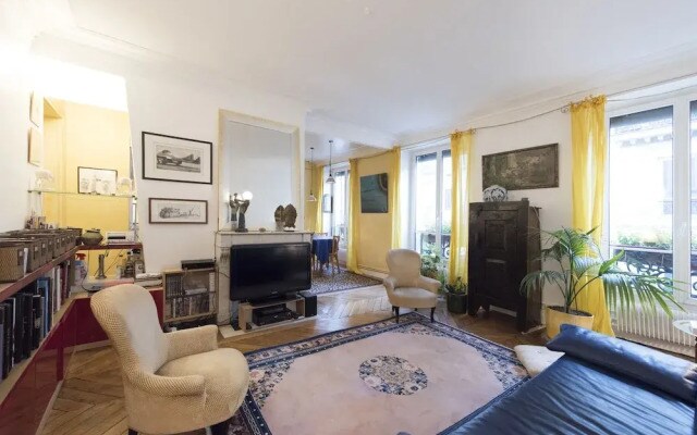 Place de la Republique Hideaway