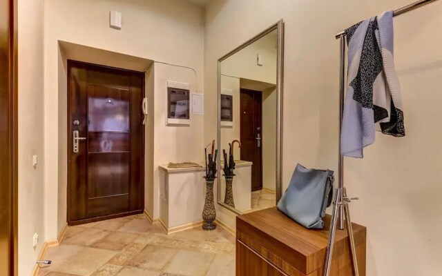 Home4day Spacious loft in the heart of Petersburg